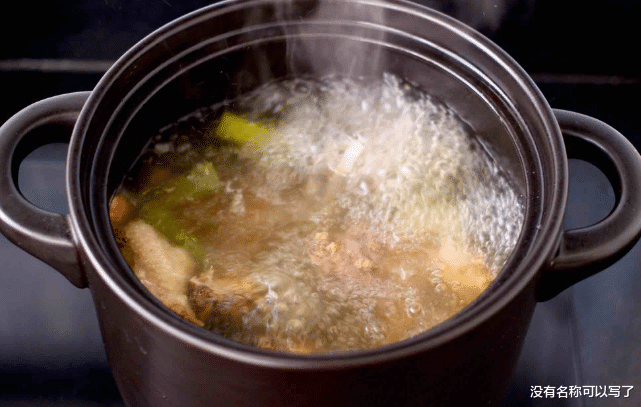 鸡汤|体质不好要多喝这碗鸡汤，做法简单易学，多喝睡眠气色好！