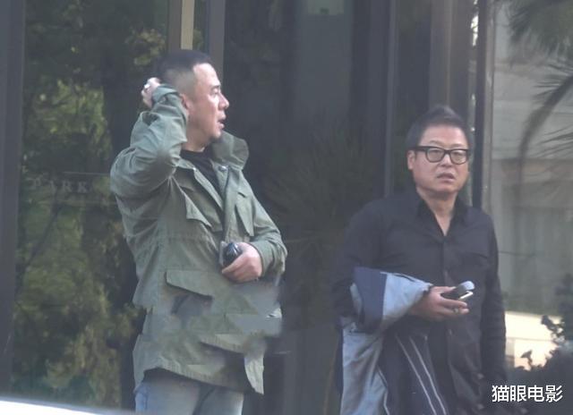 『杨坤』杨坤回应\刘德华不是歌手\，网友提醒其谨言慎行，多次室内吸烟