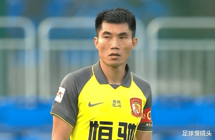 韦世豪|1-0！韦世豪3轮4球踢疯了，进球追平巴西武磊，保利尼奥送拥抱