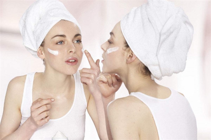 杨红聊时尚|混干皮用什么洗面奶比较好 平价干皮洗面奶安利