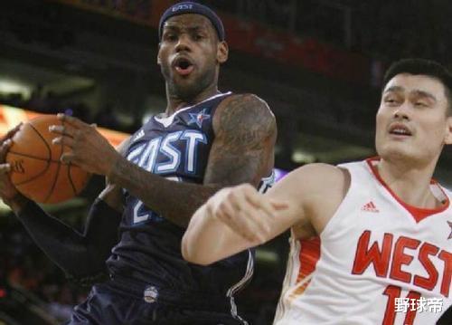姚明|姚明一打詹姆斯就来劲？对比两人11次交手，老詹场均22.3分，那大姚呢？