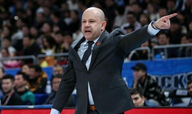 『广东男篮』CBA今日三消息！广东最强对手出现，新疆宣布全华班，首钢换帅！