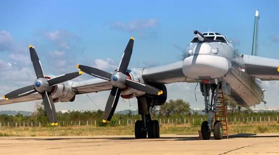 轰炸机■一架巨兽从东方起飞，不加油能绕飞地球80圈，连美国也不敢开火