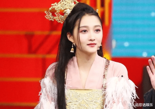 『关晓彤』关晓彤更换情侣头像，对方却不是鹿晗，看清是谁后，众人拍手称赞