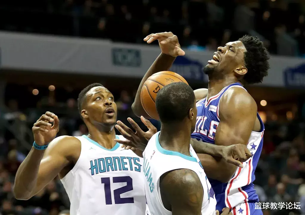 第一次的离别|疯狂对线！霍华德直接开骂：恩比德天天假摔！我恨不得掐死他