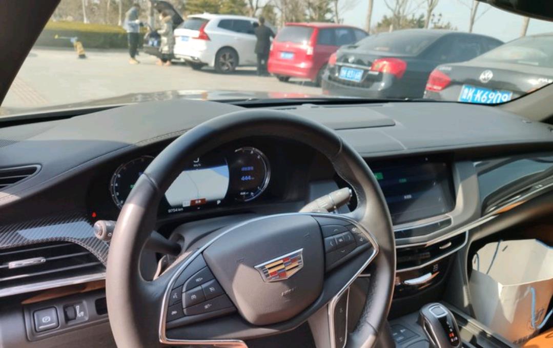『凯迪拉克ct6』29万放弃宝马3系喜提凯迪拉克CT6，用车1800公里，车主有话要说