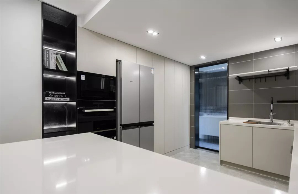 []现代和简单的色调搭配，74平方米的北欧轻豪华风格，轻奢稳重