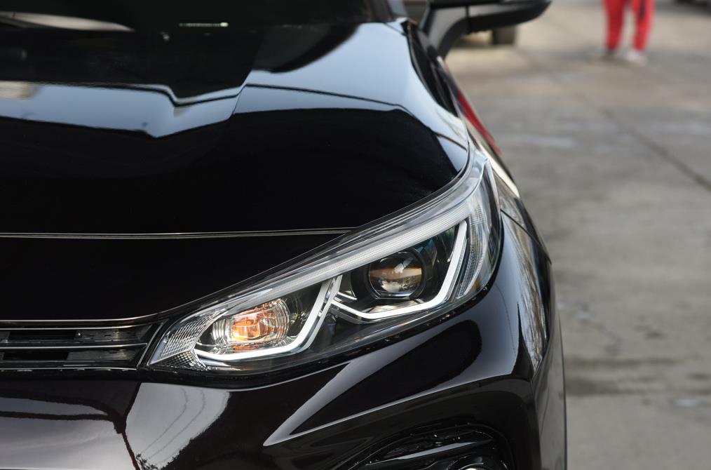 动力■年轻人又一“新目标”气质赶超途昂，一身名牌难开坏，不足18万起