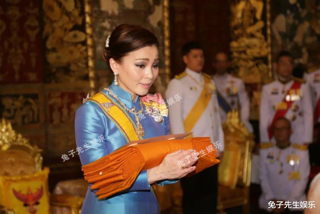 小王子|42岁苏提达独掌大局,首次带提帮功单独出现,面色发狠吓坏小王子