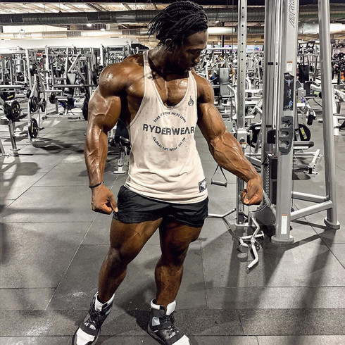 健身|15岁开始健身,酷爱练腿,如今深蹲210公斤,腿部肌肉尤其发达