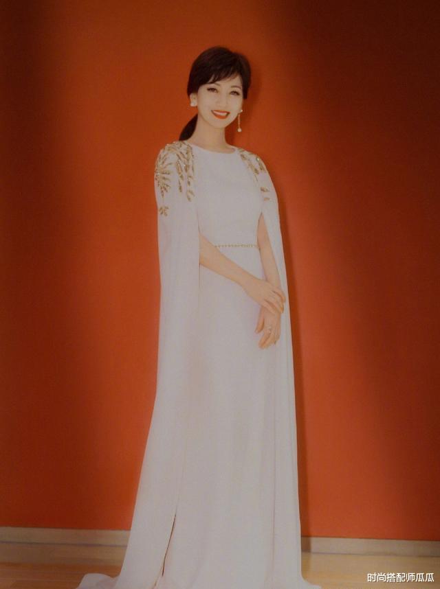 「赵雅芝」赵雅芝终于认老了, 65岁不扮嫩，穿中老年大妈装, 效果却出奇的好
