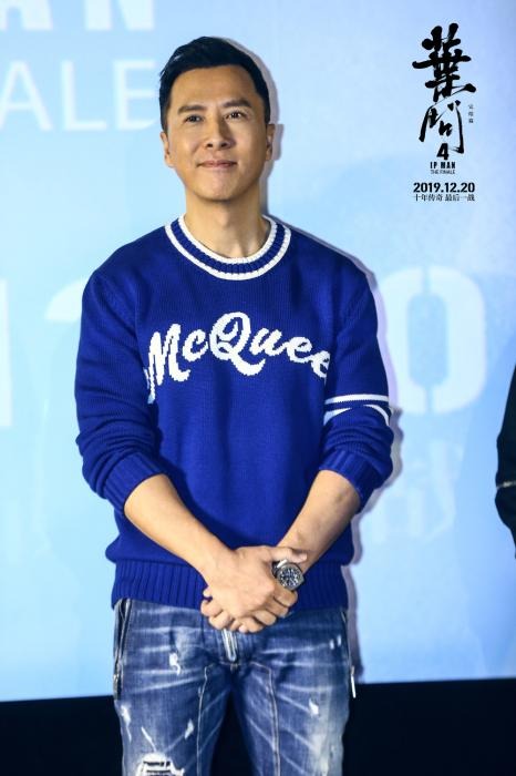 李连杰@洪金宝请不动他，李连杰打不过他，甄子丹是他徒弟，这个人是谁？