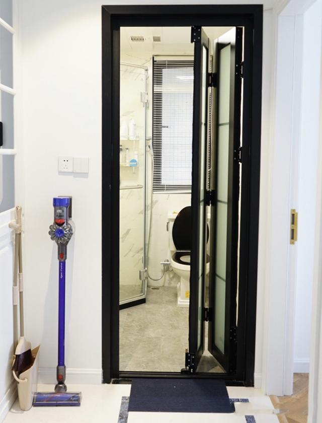 背景墙|这款65㎡精致通透小户型，装出了大宅的气势，简约又不失奢华！