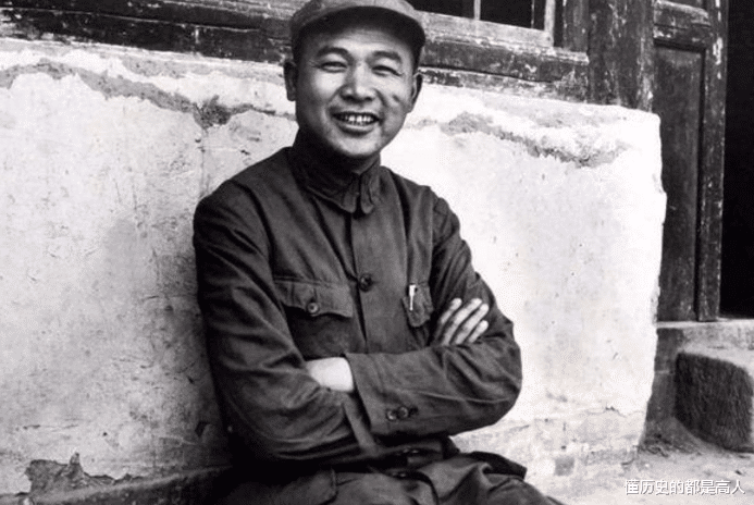 徐海东■开国大将重伤被女护士救活，喜结连理携手35年，儿子后来任副部长