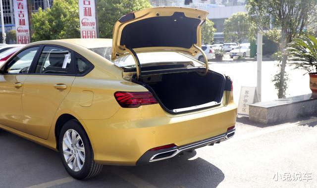 【新车】国产车的性价比真高！不足8万的新车，却拥有4680mm的车长