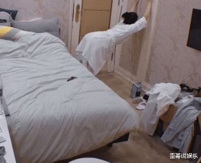 护肤|赵丽颖早起护肤，看到她桌上摆放的化妆品，这就是女明星的优势吧