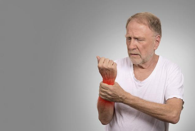 疾病：高尿酸的“真凶”找到了，医生直言：不想肾脏衰竭，4种食物少吃