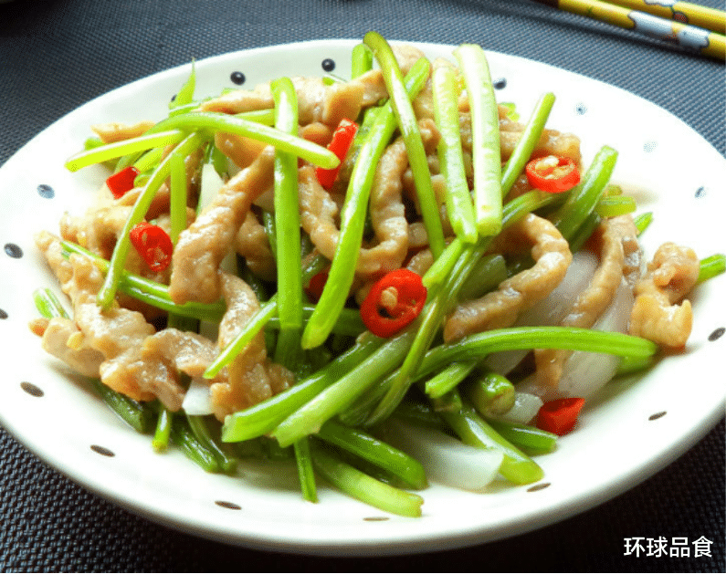 红薯|冬季，遇见这菜别手软，简单炒一炒，美味下饭，不懂吃太可惜