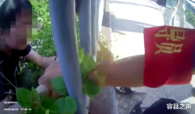 容县之声|下午5点！广西一天桥上女孩欲跳桥轻生，因为父母双亡！