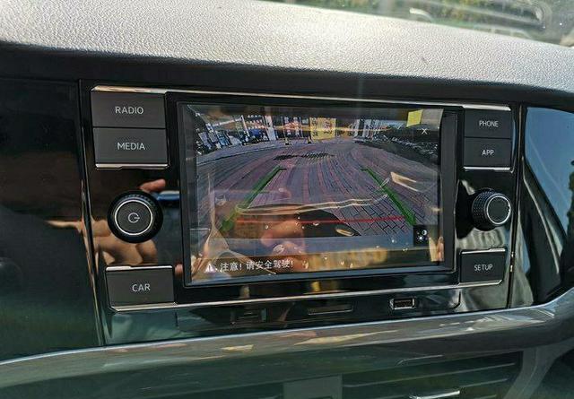 「现代索纳塔」刚工作的小年轻，家里资助十多万买车，选来选去最终提了大众神车