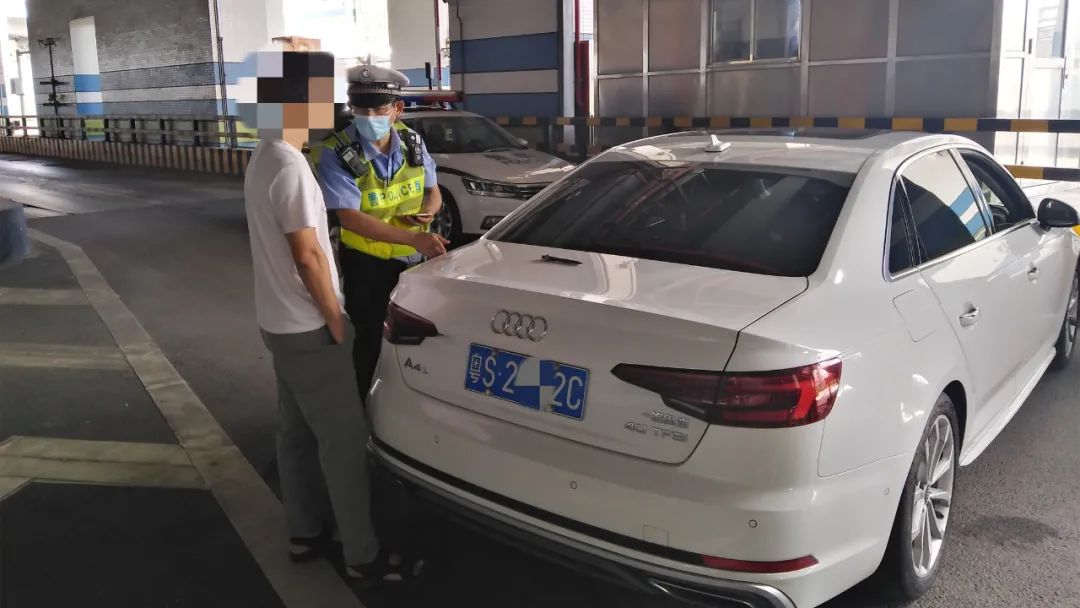 珠海交警|三小时3对情侣开豪车来珠海丢12分！车都开不回去！破了纪录！