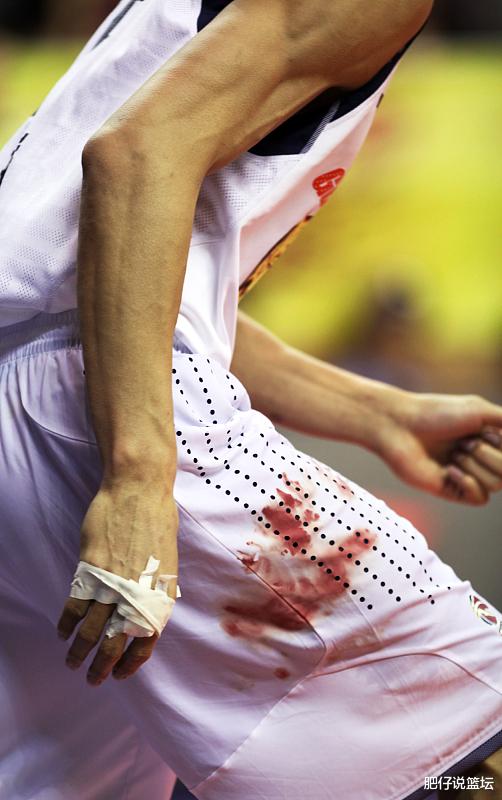 易建联■CBA一哥易建联，退役后每月能拿多少退休金，说出来别不信