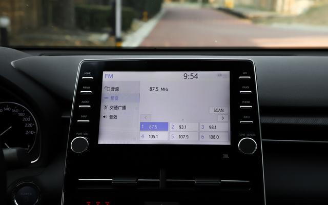 亚洲龙@入华零减配的合资B级，车长近5米，实测油耗仅5.4L，还配10个气囊