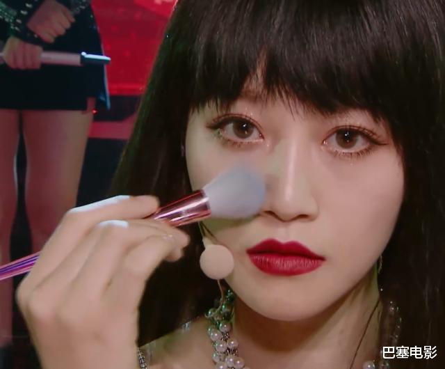 浪姐热度大降姐姐颜值却齐登高峰黄圣依solo惊艳败在秋裤上