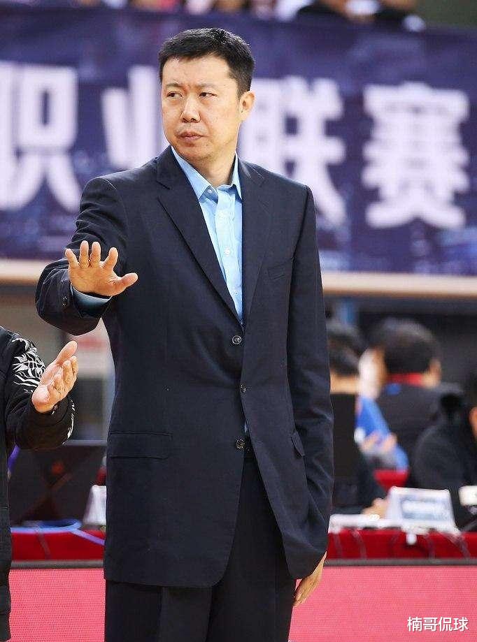 八一男篮|曝朱芳雨获批离开比赛基地！邹雨宸归属成焦点，八一球员将遭哄抢