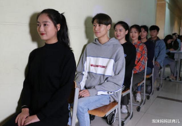 |普通家庭的学生，千万不要报考这3个专业，没点家底玩“不转”的