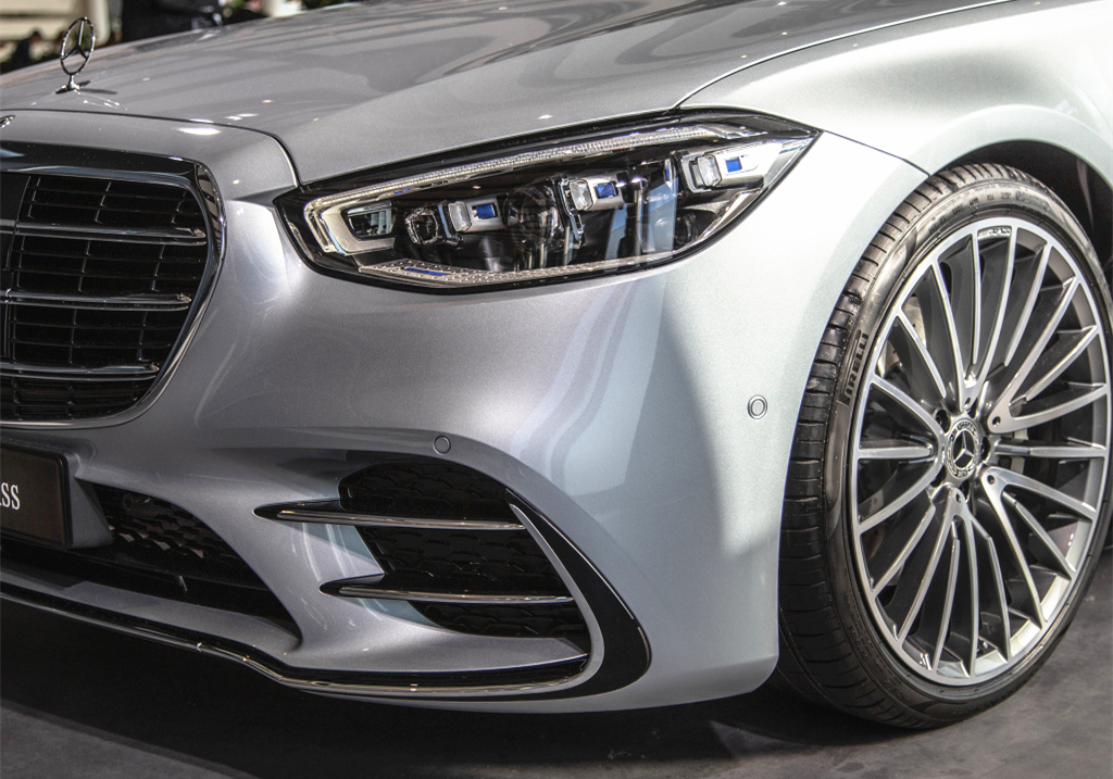 奔驰S级|奔驰王牌轿车终于换代！车宽2109mm，标配空气悬架，比7系更舒适