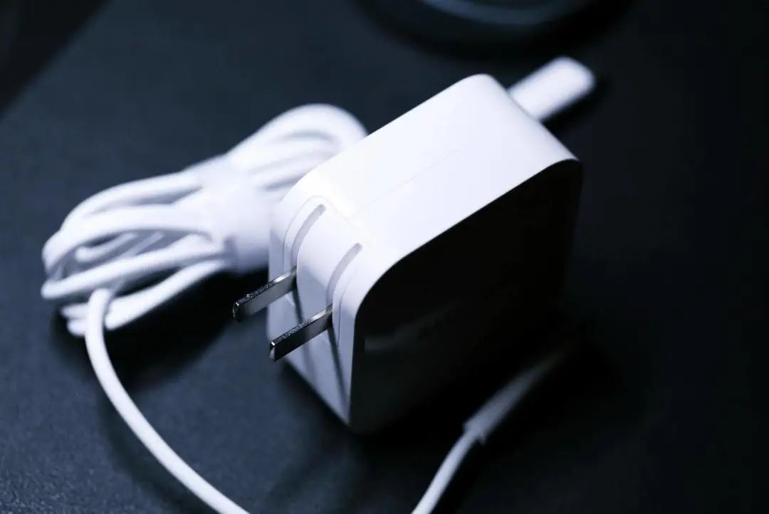 |MacBook Pro扩展显示器及生产力配件布局