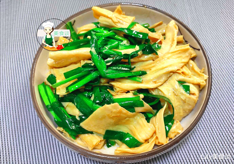 春天■春天，这两样素菜一起炒，不放肉也很鲜，每次1盘不够吃，太香了