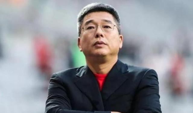 中国足球|美团王兴吐槽男足引热议，苏群：中国足球不是痰盂，想吐就吐一口