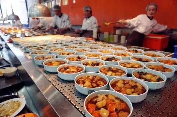 #清华大学#有种“差距”叫名校食堂，清华接地气，北大实惠，而厦大就厉害了