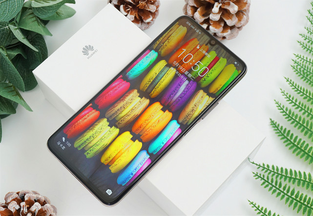 华为|处境并不妙！华为首款天玑800机型，现在很难跑赢对手