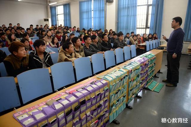 大学|大四学生没有课程，为何还要交学费和住宿费，毕业生：我也想知道