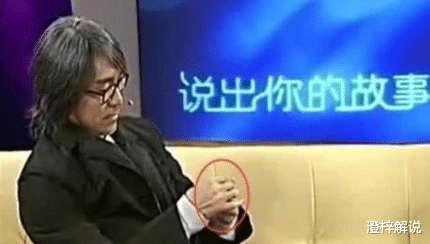 『周星驰』周星驰接受采访手机突然响了，鲁豫叫他接，下意识的举动让鲁豫感动了！