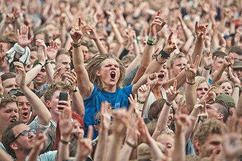 『肖战』一天砸6900万！肖战新歌的粉丝事件，背后隐藏怎么样的心理学