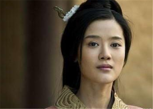 戚夫人|历史上最惨的不是戚夫人，而是此女，死后头颅被砍腿骨做成了琵琶