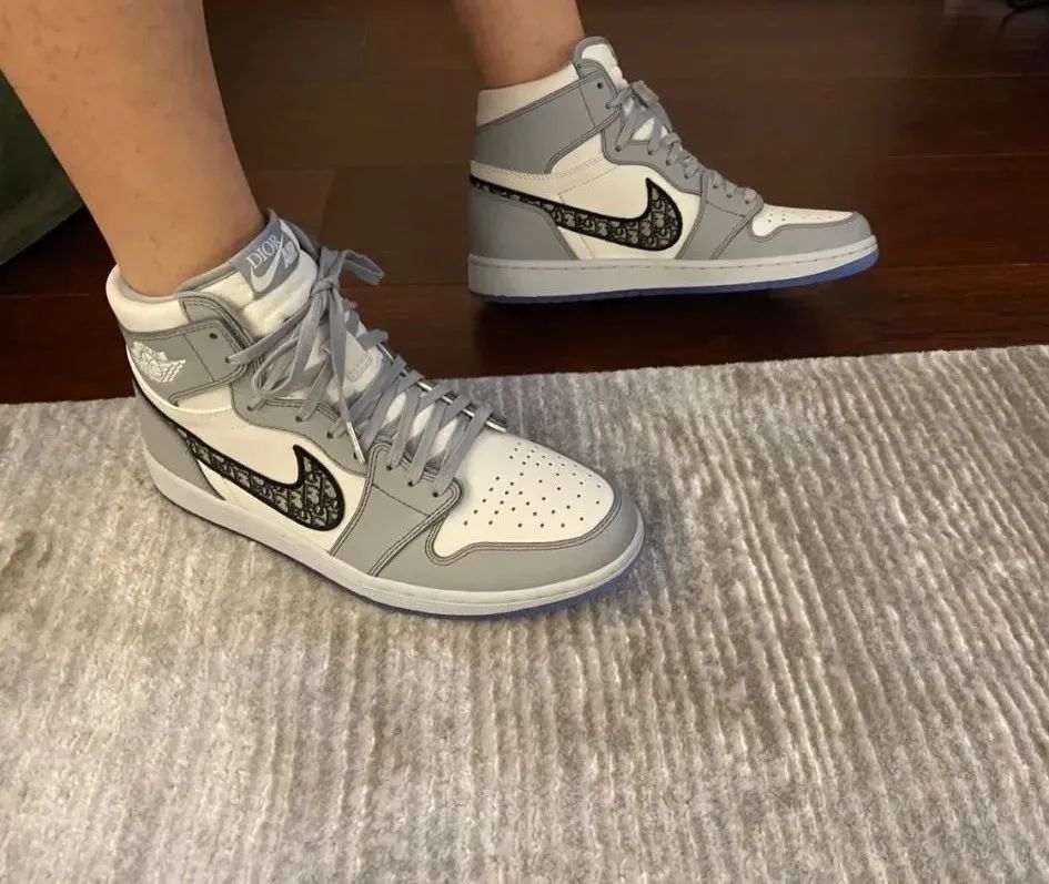 王思聪|王思聪喜提 Dior x AJ1 ！ 狂晒狠鞋上脚图，女网友：哥哥我也想要