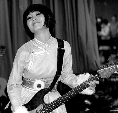 「摇滚乐」摇滚乐坛的女歌手罗琦、姜昕，斯琴格日乐