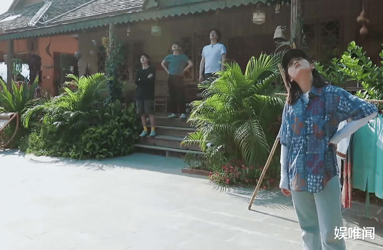 彭昱畅@彭昱畅爬完椰子树后,那把刀取下来没有?《向往的生活》导演回应了