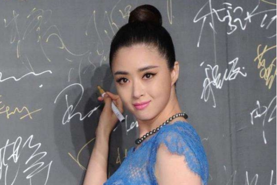 王琳：颜值十年如一日的明星，50岁的王琳看似少女，她因身材上热搜