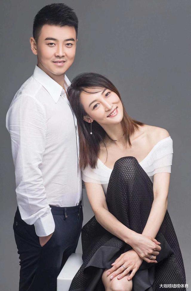 王皓|王皓儿子夺冠！发文感谢妻子秀恩爱，娇妻颜值颇高身材棒