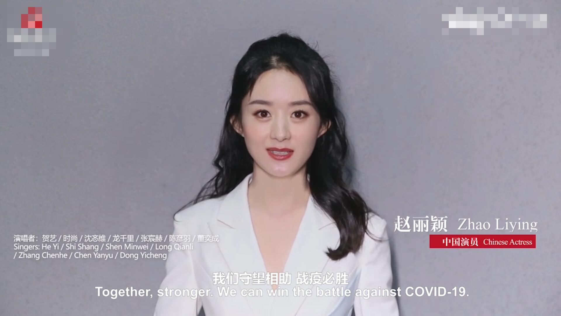 [杨幂]杨幂全素颜出镜为新加坡加油，发际线变低驼背变重，颜值变化大有点认不出