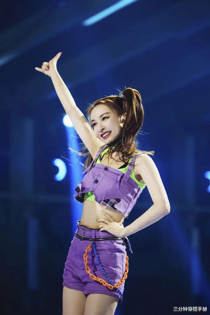 [高马尾]吴昕这是修炼了什么减龄秘诀？高马尾配休闲服，越看越像十八岁