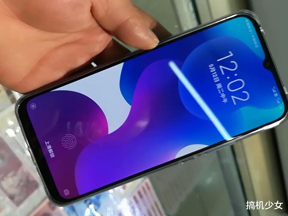 小米科技■小米彻底爆发,轻薄机身+双模5G+屏幕指纹跌至1899,还有50倍变焦