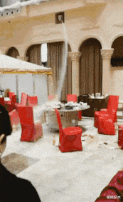 |搞笑GIF趣图：在健身房这样骑车减肥，还不如在路上骑车锻炼！