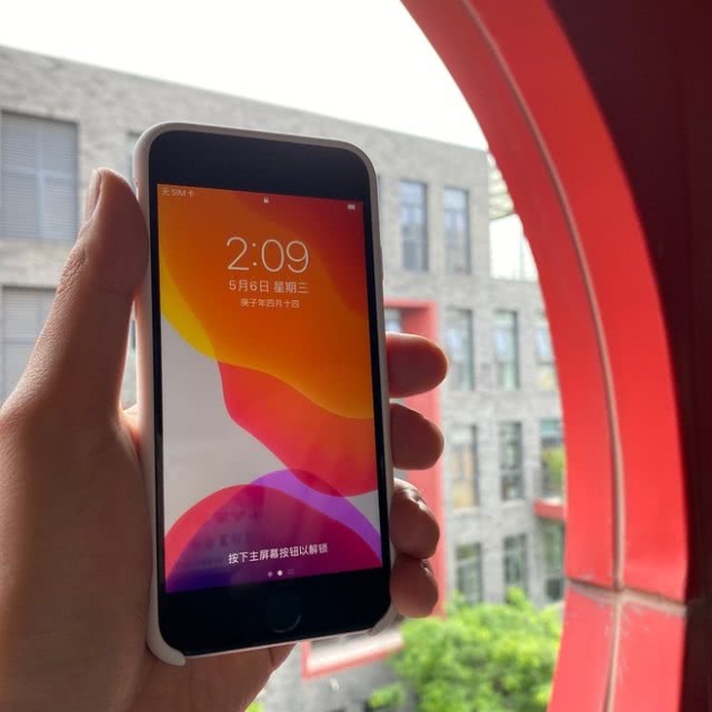 #iPhone SE#iPhoneSE2断崖式降低800元，很有吸引力，这样国产手机怎么卖？